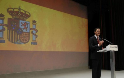 El Gobierno del sí-sí y la bandera española de Carrillo y de Sánchez