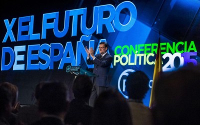Rajoy se crece y esprinta a la sombra de Grecia